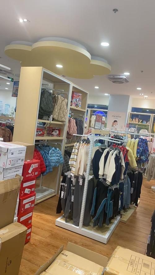 探索爱婴室杭州崇贤上亿店,亲子购物新体验!环境舒适